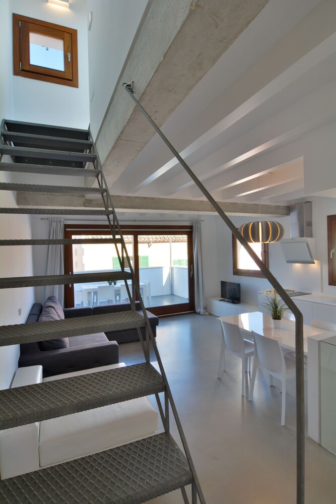 거실 (아파트 (Attic))