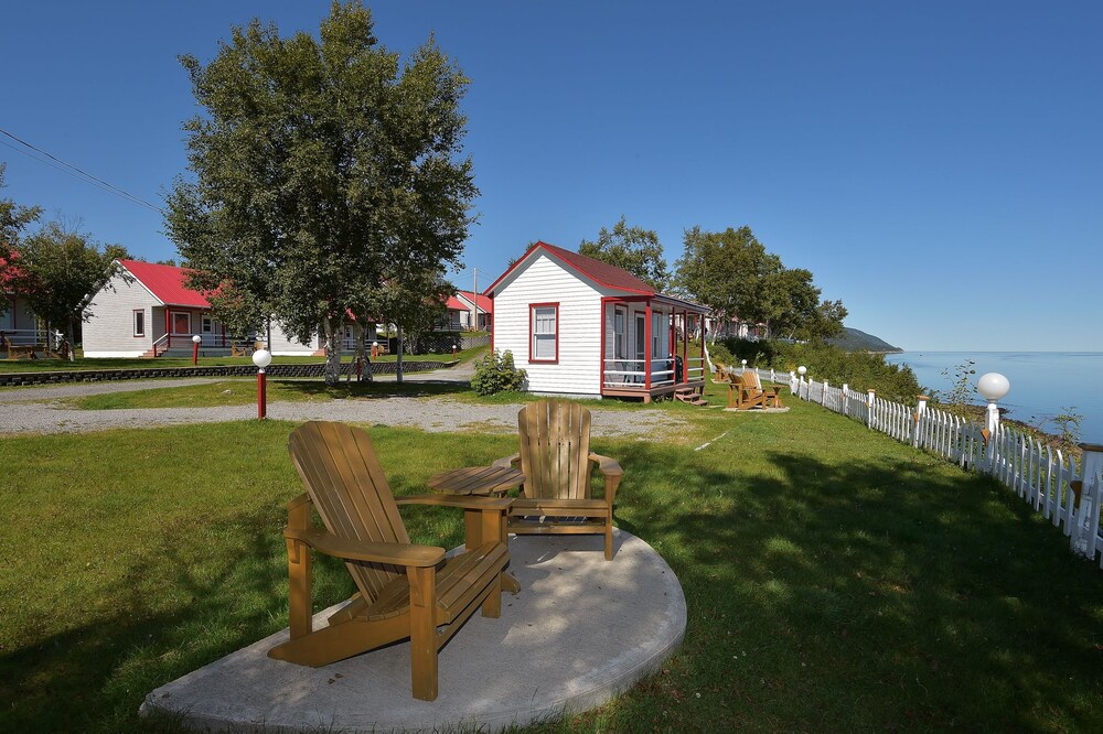 Motel Les Chalets BoFleuve 2017 Room