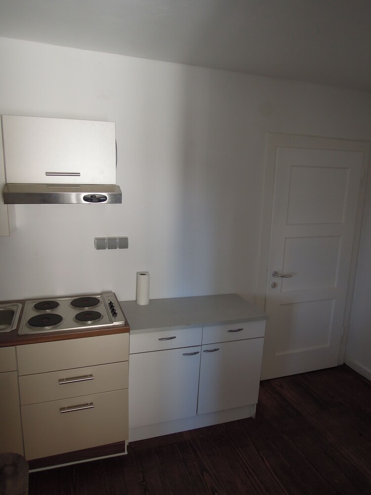 Küche im Zimmer (Doppelzimmer, Gemeinschaftsbad)