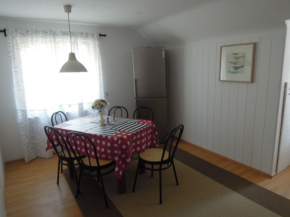Essbereich im Zimmer (Maisonette, 2 Schlafzimmer)