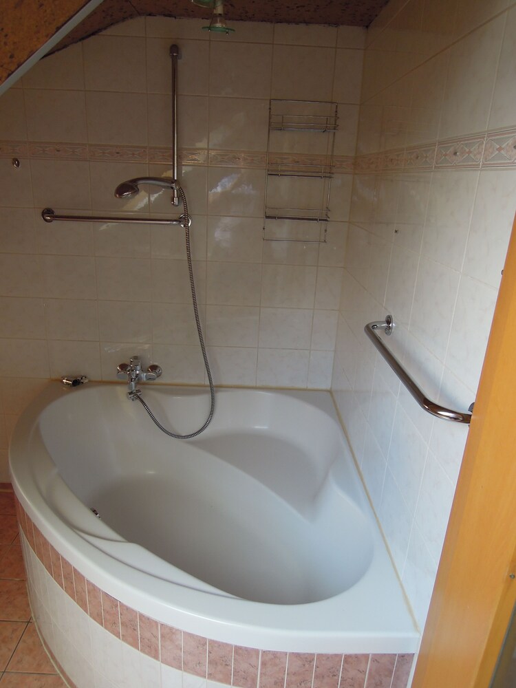 Badewanne (Maisonette, 2 Schlafzimmer)