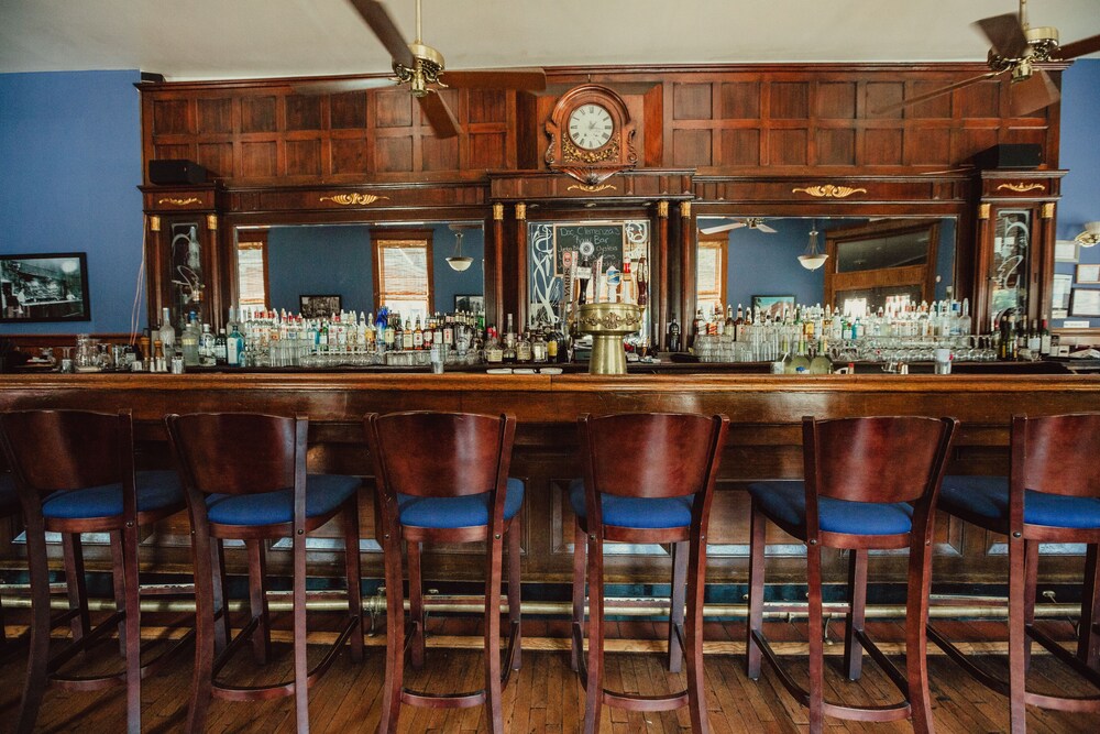 Hotel Bar