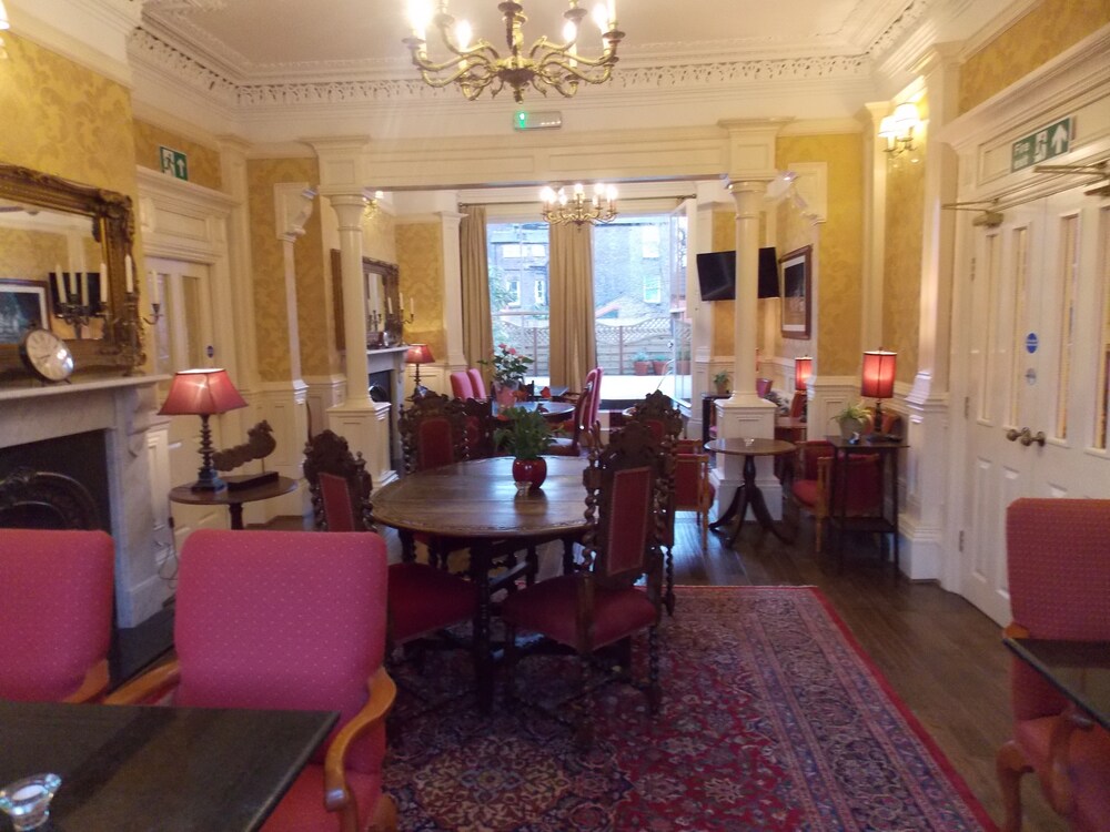Hotel Lounge