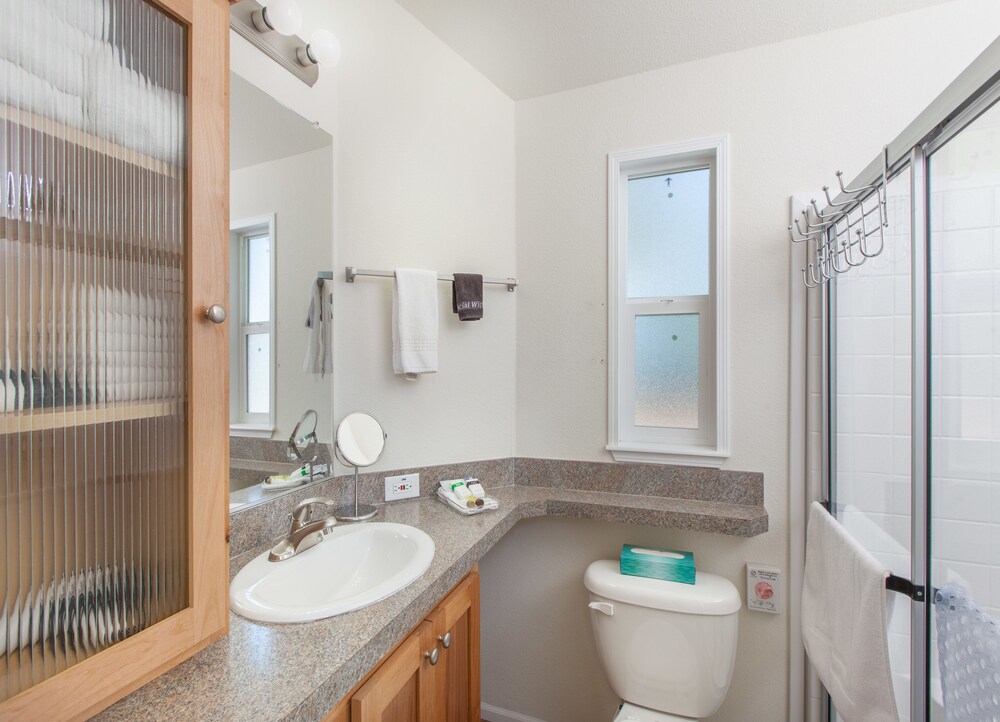 Deluxe Cottage, 1 Bedroom, Kitchen, Garden View - Bathroom
