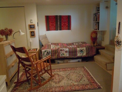 Comfort Room, 1 Queen Bed - Living Area