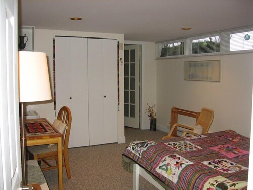 Comfort Room, 1 Queen Bed - Room