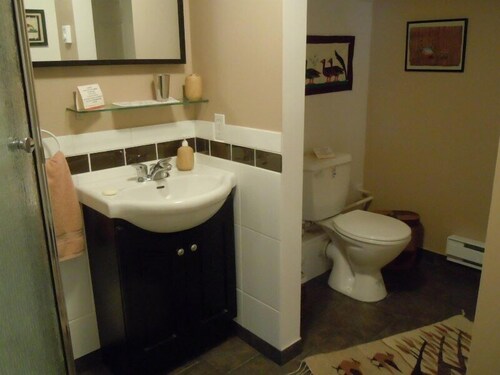 Comfort Room, 1 Queen Bed - Bathroom