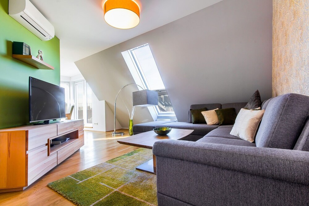 Grand Apartment, 3 Bedrooms, Terrace - Living Room