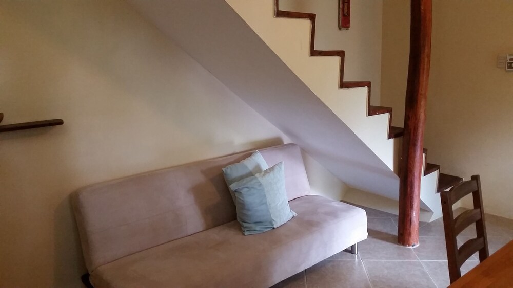 거실 (One Bedroom Apartment (With Kitchen))