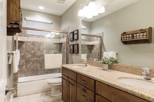 Premium House, 6 Bedrooms (Grand View Estate #3) - Bathroom