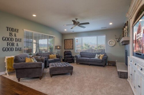 Premium House, 6 Bedrooms (Grand View Estate #3) - Living Area