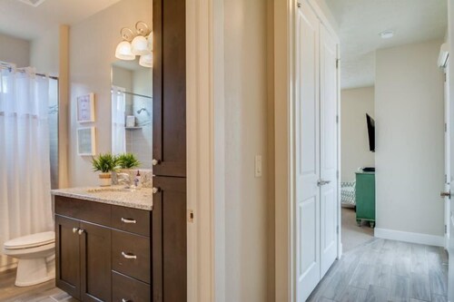 Luxury House, 6 Bedrooms (Poolside Oasis) - Bathroom