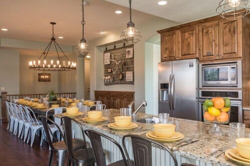Premium House, 6 Bedrooms (Grand View Estate #3) - In-Room Dining