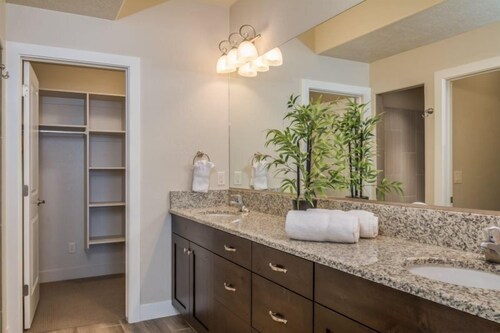 Luxury House, 6 Bedrooms (Poolside Oasis) - Bathroom Sink