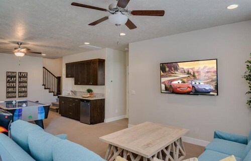 Luxury House, 6 Bedrooms (Poolside Oasis) - Living Room