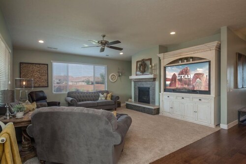 Premium House, 6 Bedrooms (Grand View Estate #3) - Living Area