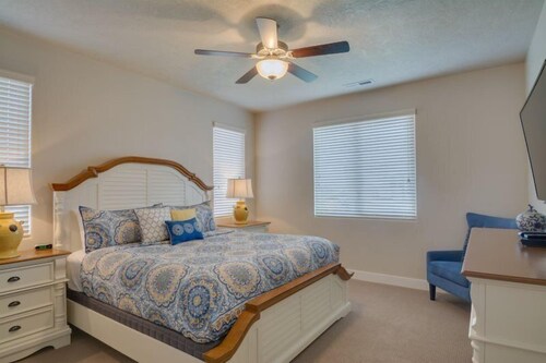 Luxury House, 6 Bedrooms (Poolside Oasis) - Guestroom