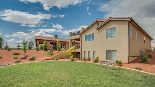 Luxury House, 6 Bedrooms (Poolside Oasis) - Balcony