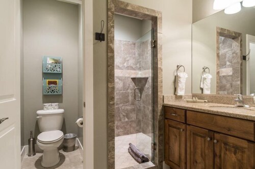 Premium House, 6 Bedrooms (Grand View Estate #3) - Bathroom