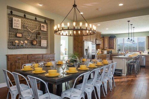 Premium House, 6 Bedrooms (Grand View Estate #3) - In-Room Dining