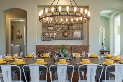 Premium House, 6 Bedrooms (Grand View Estate #3) - In-Room Dining