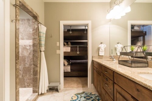 Premium House, 6 Bedrooms (Grand View Estate #3) - Bathroom
