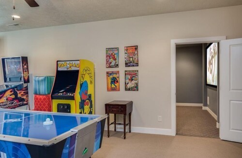 Luxury House, 6 Bedrooms (Poolside Oasis) - In-Room Amenity