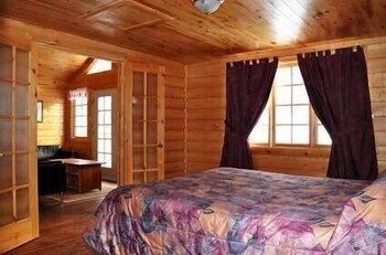 Standard Chalet, 2 Bedrooms - Guestroom