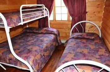Standard Chalet, 2 Bedrooms - Guestroom
