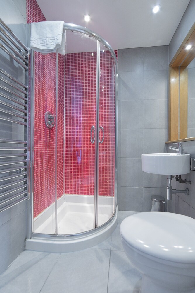 욕실 샤워 시설 (슈피리어 아파트, 침실 1개, 주방 (sleeps 4))