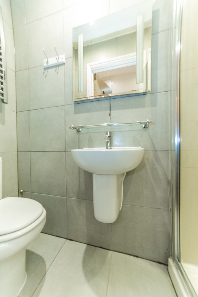 욕실 샤워 시설 (슈피리어 스튜디오, 주방 (sleeps 4))