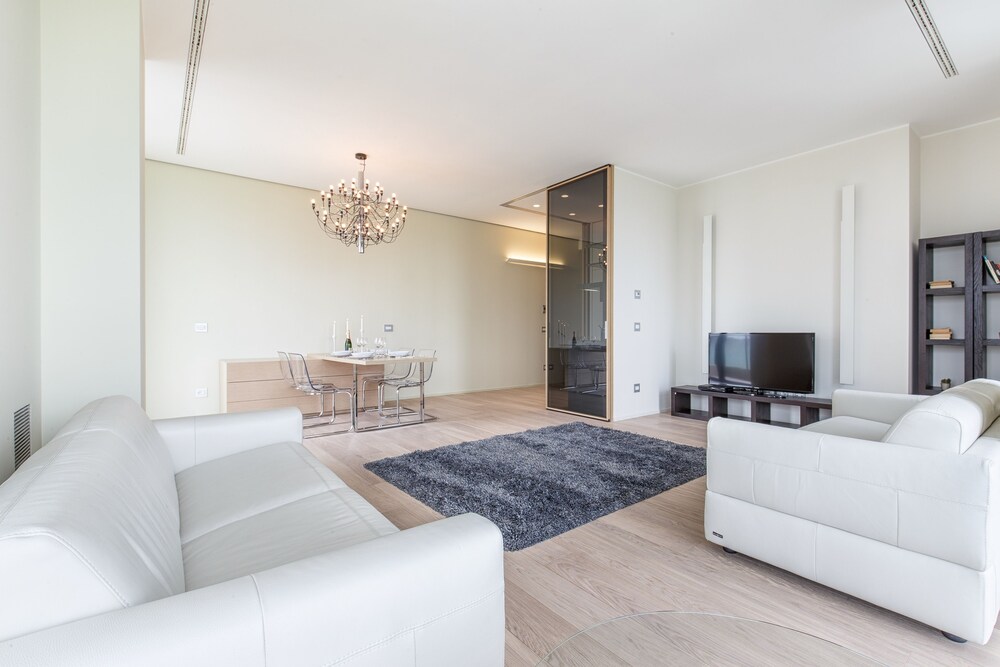 거실 공간 (Suitelowcost Solaria 6 pax (Via Della Liberazione 15 ))