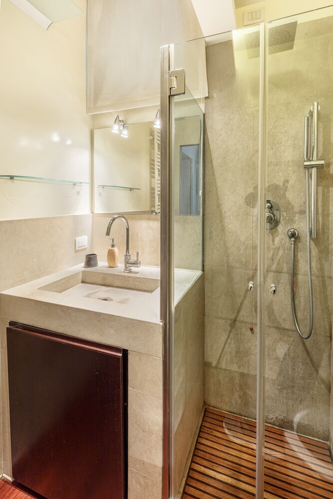 욕실 (Suitelowcost Marco Polo (Via Marco Polo 7))