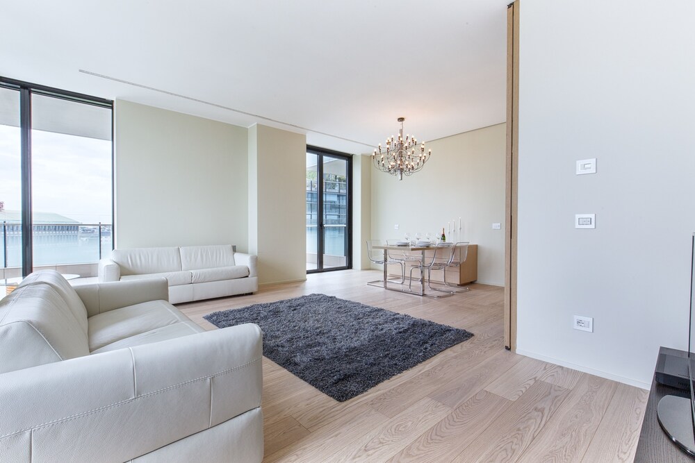 거실 공간 (Suitelowcost Solaria 6 pax (Via Della Liberazione 15 ))