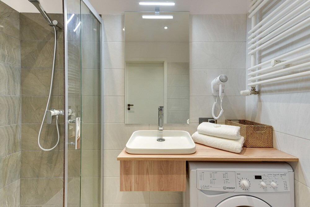 욕실 (Small Studio, Balcony (without parking - 32A))