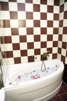 Jetted Tub