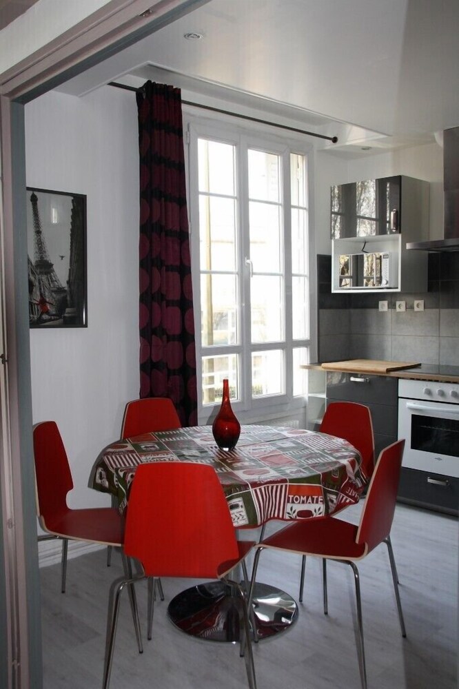 객실 내 주방 (Verdun Duplex Appartement (5 personnes) 57 rue de verdun 94800 Villejuif)