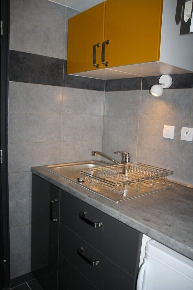 객실 내 간이 주방 (Verdun 1 Studio (2 personnes) 57 rue de verdun 94800 Villejuif)