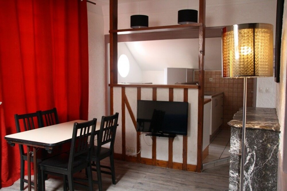 객실 내 주방 (Appartement 1er etage, 3 pieces, 5 rue de la Liberte 94800 Villejuif)