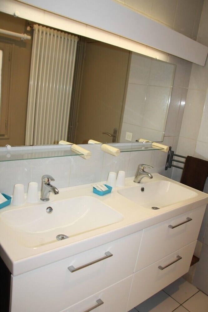 욕실 (Appartement Agate 3 pieces duplex avec terrasse 5 rue de la Liberte 94800 Villejuif)
