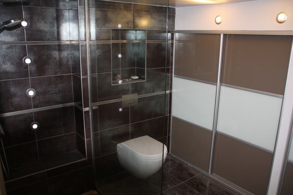 욕실 (Verdun Duplex Appartement (5 personnes) 57 rue de verdun 94800 Villejuif)
