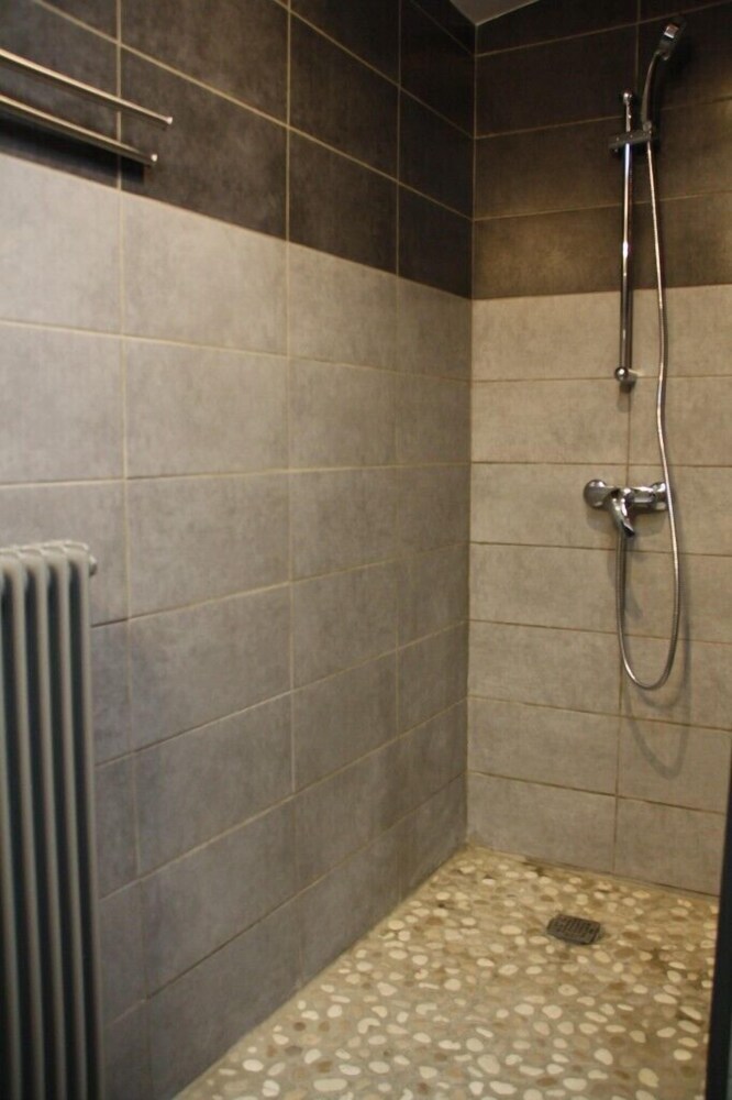욕실 샤워 시설 (Verdun 2 Appartement (6 personnes) 57 rue de verdun 94800 Villejuif)