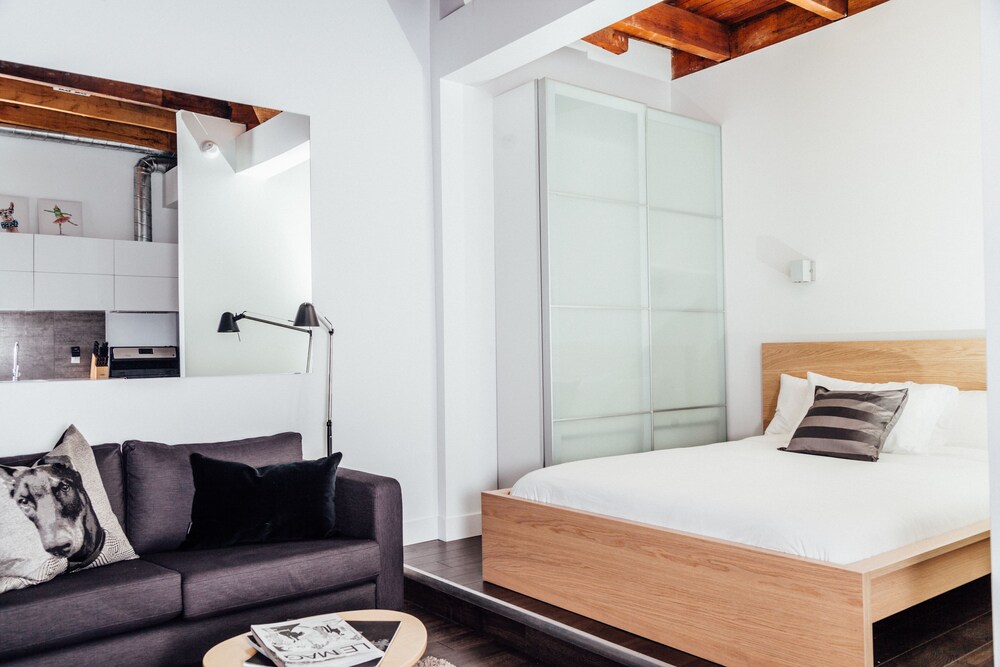 객실 (Studio Apartment (303))