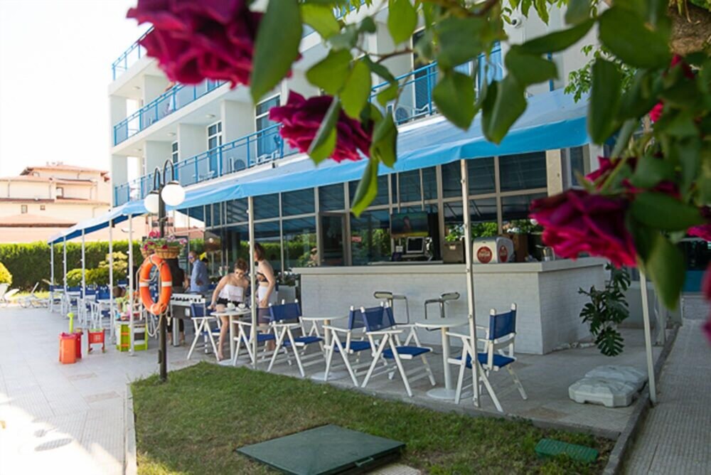Poolside Bar