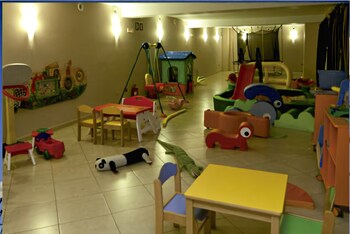 Zona de juegos infantil cubierta