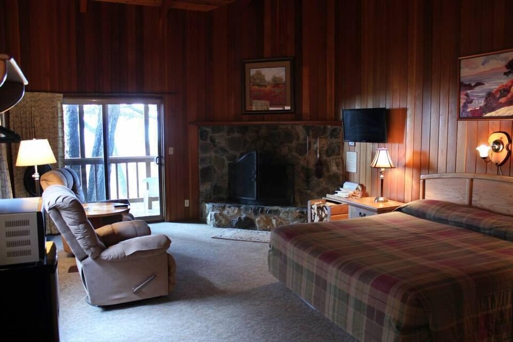 Exclusive Cabin, 1 King Bed, Balcony, Ocean View - Guestroom