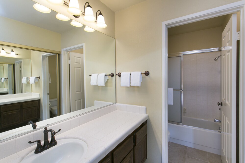 Apartment, 2 Bedrooms - Bathroom