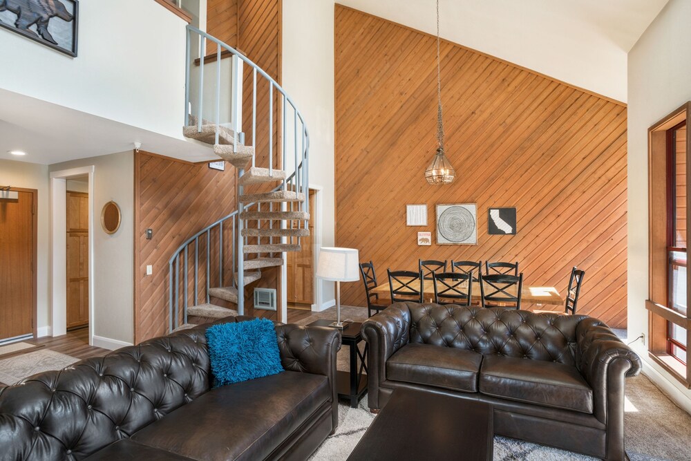 Deluxe Loft, 3 Bedrooms - Living Area