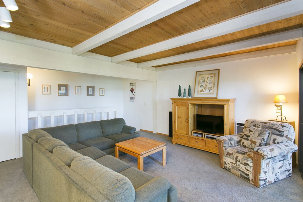 Deluxe Apartment, 2 Bedrooms - Living Area