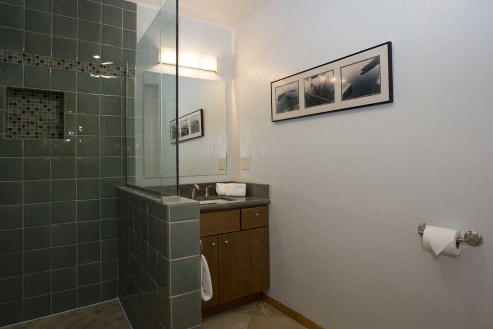 Luxury Apartment, 2 Bedrooms - Bathroom